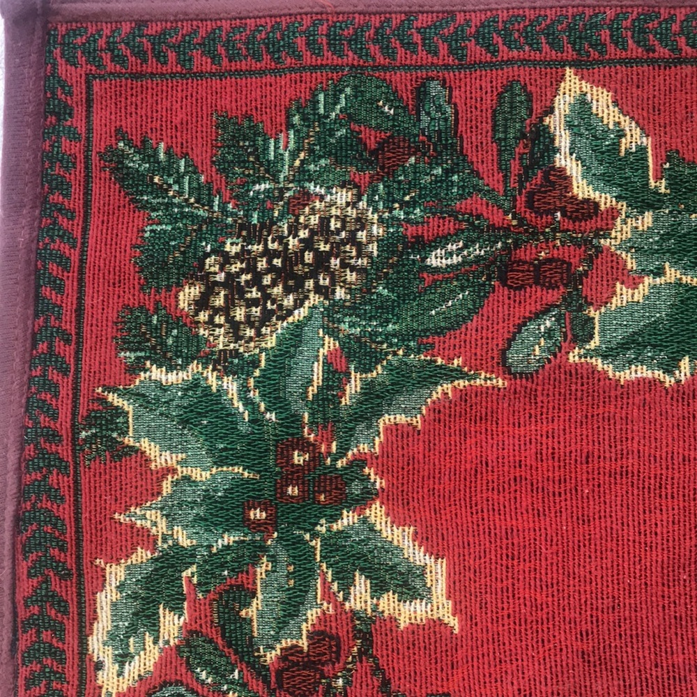 Holly & Acorn Mat - Picture 2 of 16